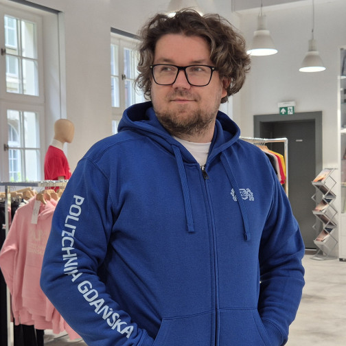 zipped sweatshirt