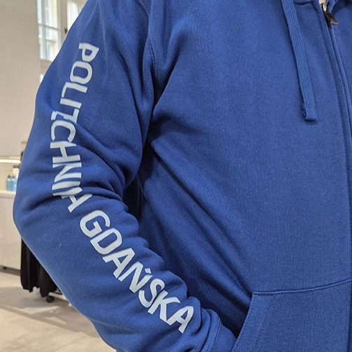 zipped sweatshirt