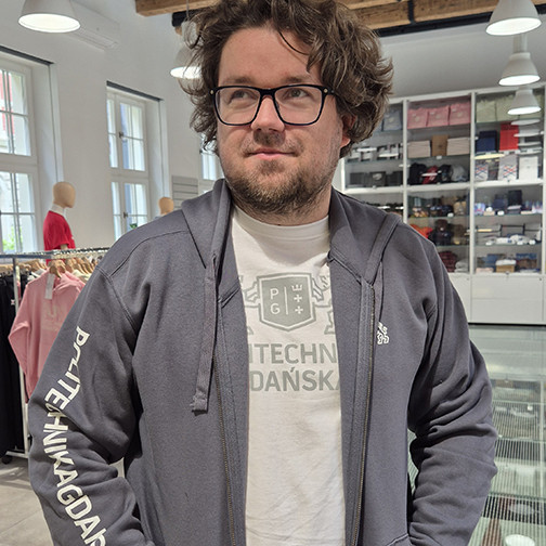 zipped sweatshirt