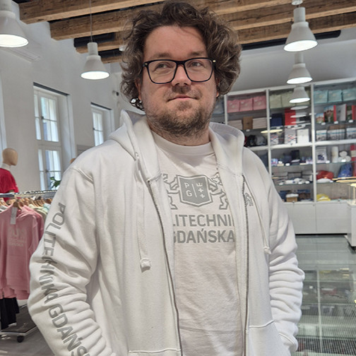 zipped sweatshirt