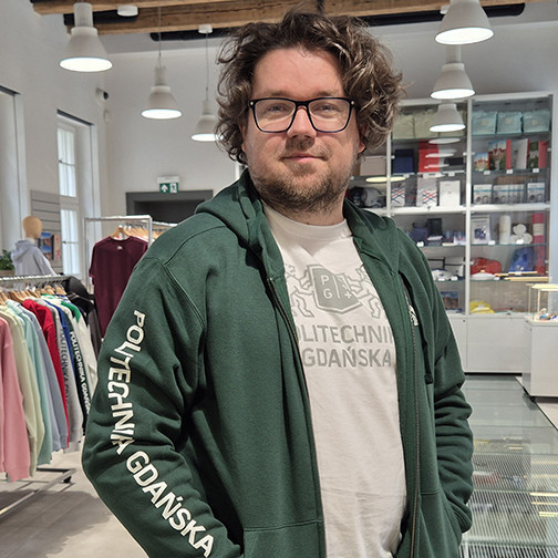 zipped sweatshirt